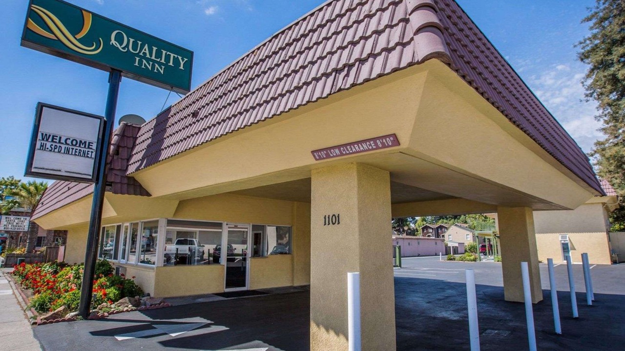 Photo of Buildings in Westside Santa Cruz