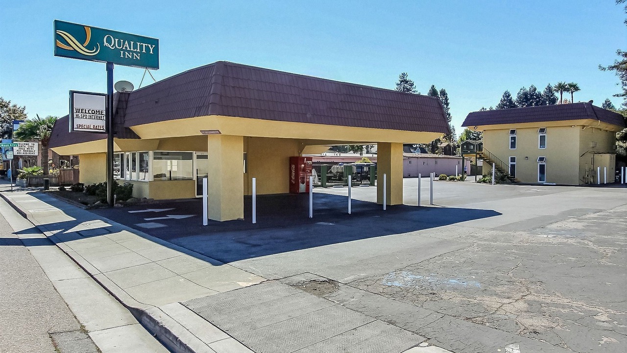 Photo of Buildings in Westside Santa Cruz