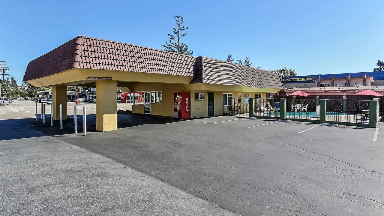 Photo of Buildings in Westside Santa Cruz