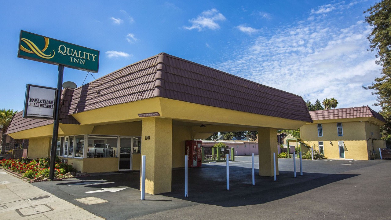 Photo of Buildings in Westside Santa Cruz