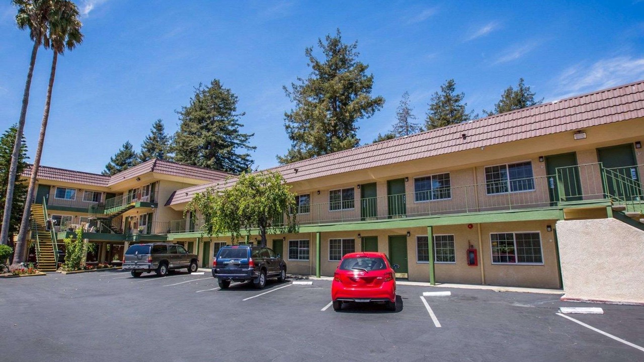 Photo of Buildings in Westside Santa Cruz