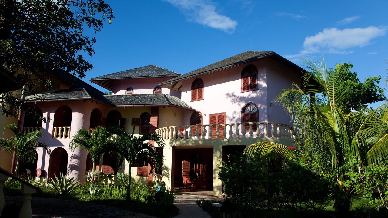 Photo of Buildings in Amitie
