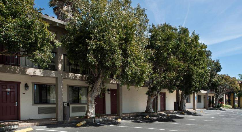 Photo of Buildings in Westside Santa Cruz