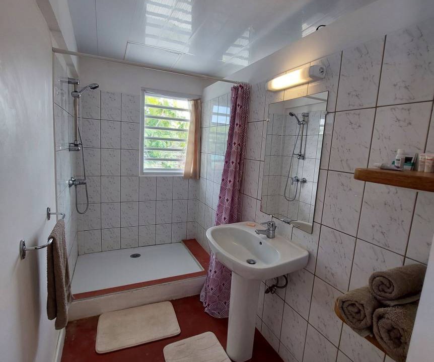 Photo of Bathroom in Teahupoo