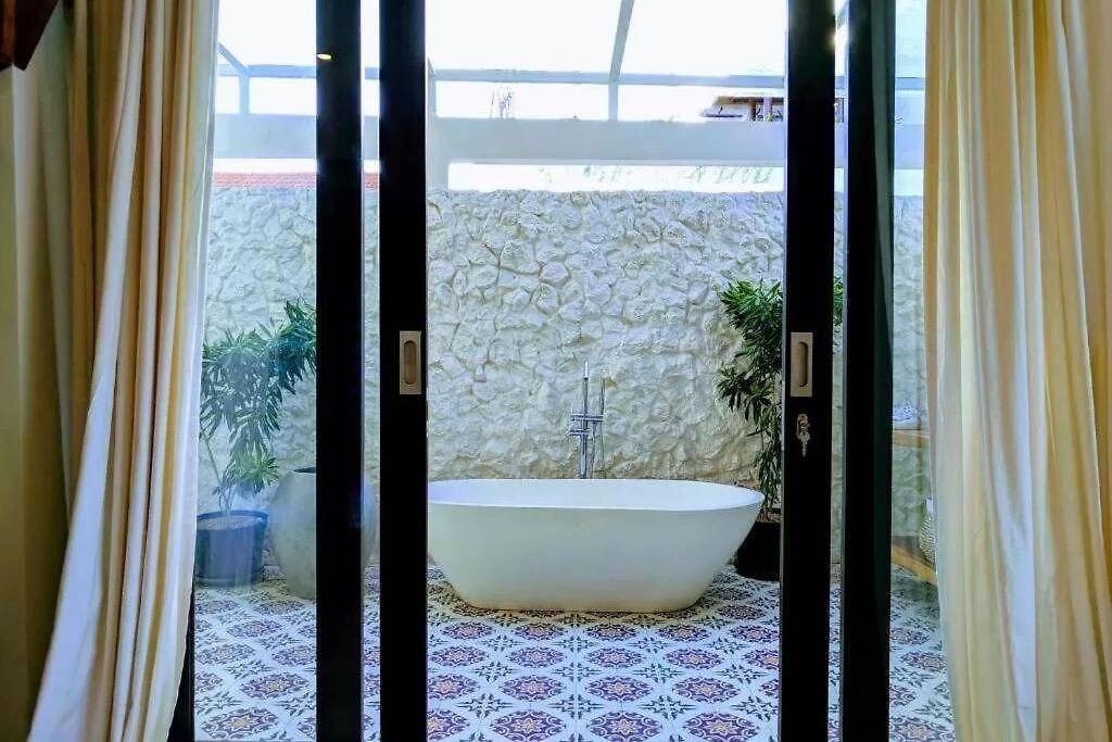 Photo of Bathroom in Petitenget