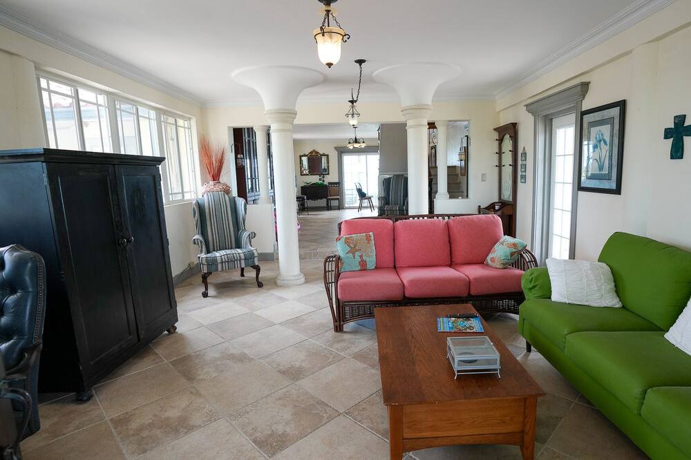 Photo of Livingroom in Ocean Point