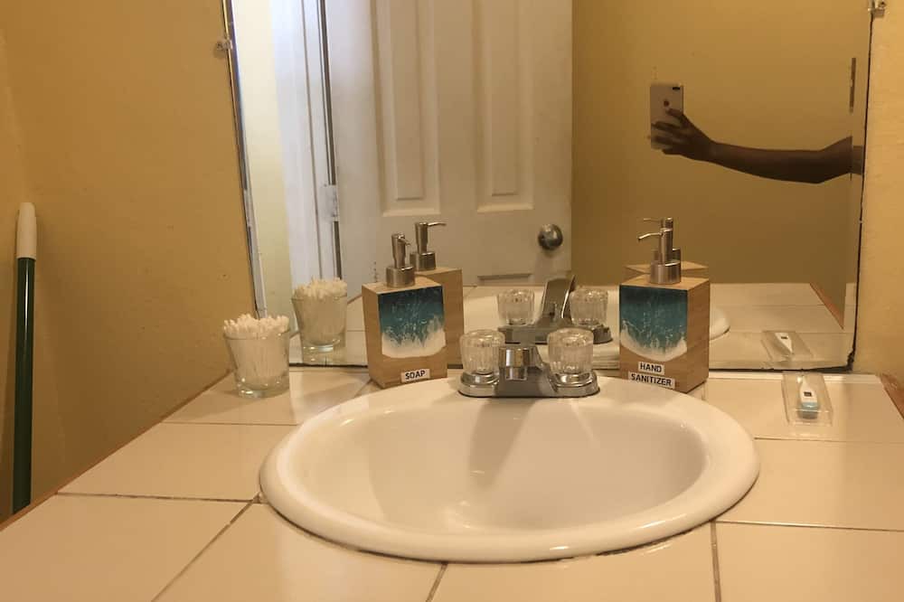 Photo of Bathroom in Wheeland Settlement