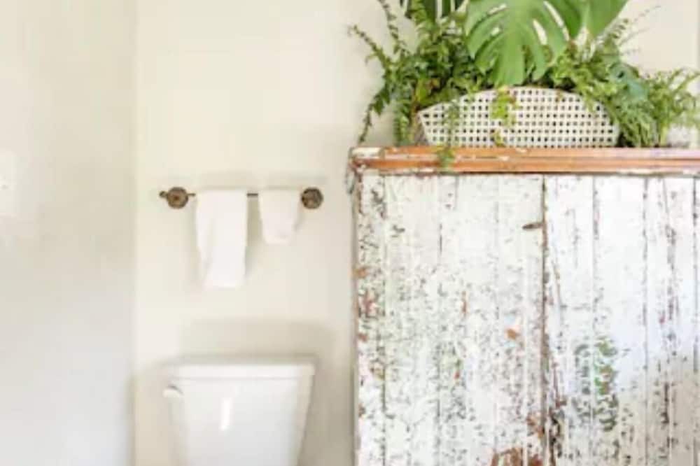 Photo of Bathroom in Freedom