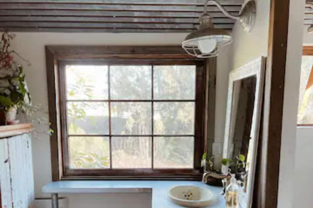 Photo of Bathroom in Freedom