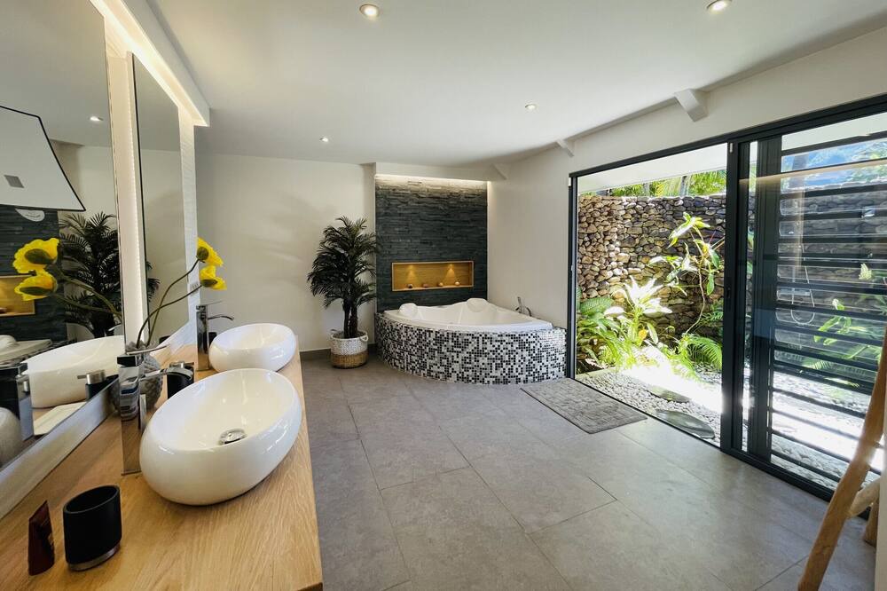 Photo of Bathroom in Nunue