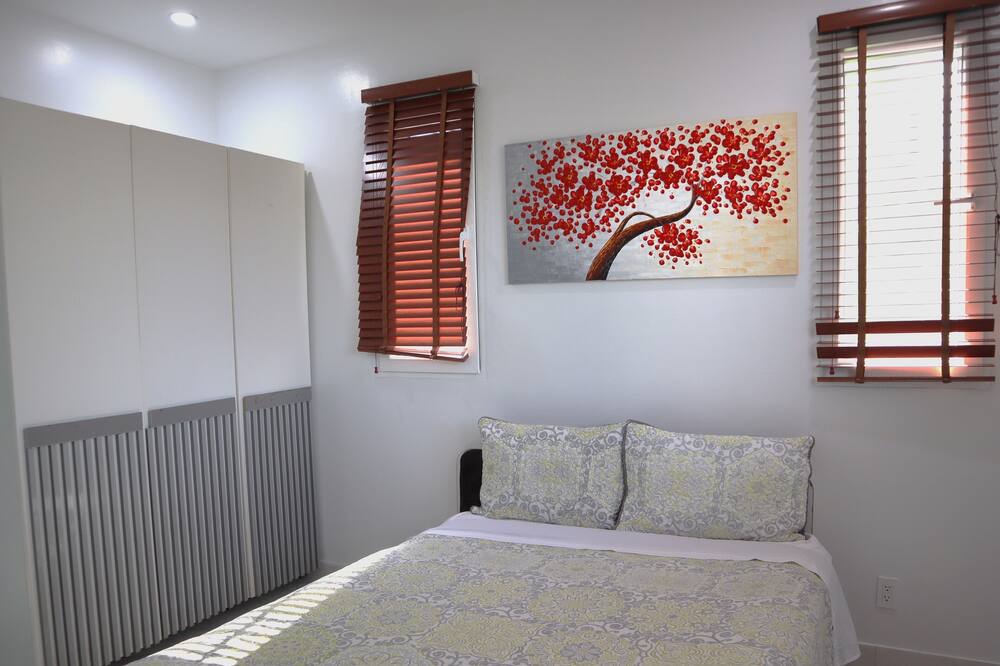 Photo of Bedroom in Leeward Settlement
