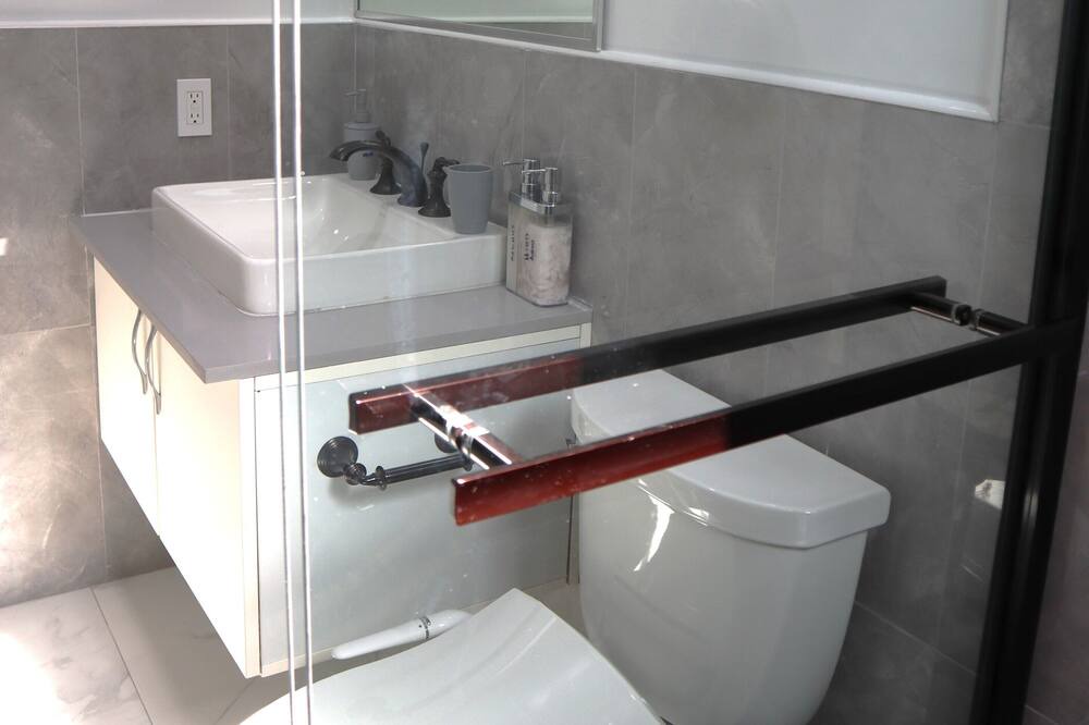 Photo of Bathroom in Leeward Settlement