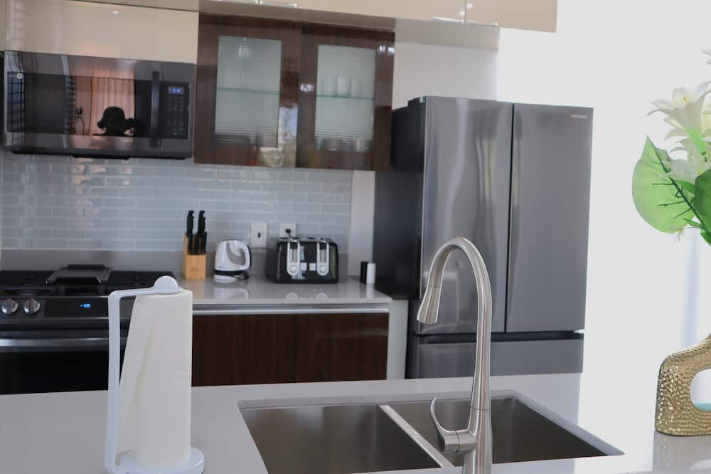 Photo of Kitchen in Leeward Settlement