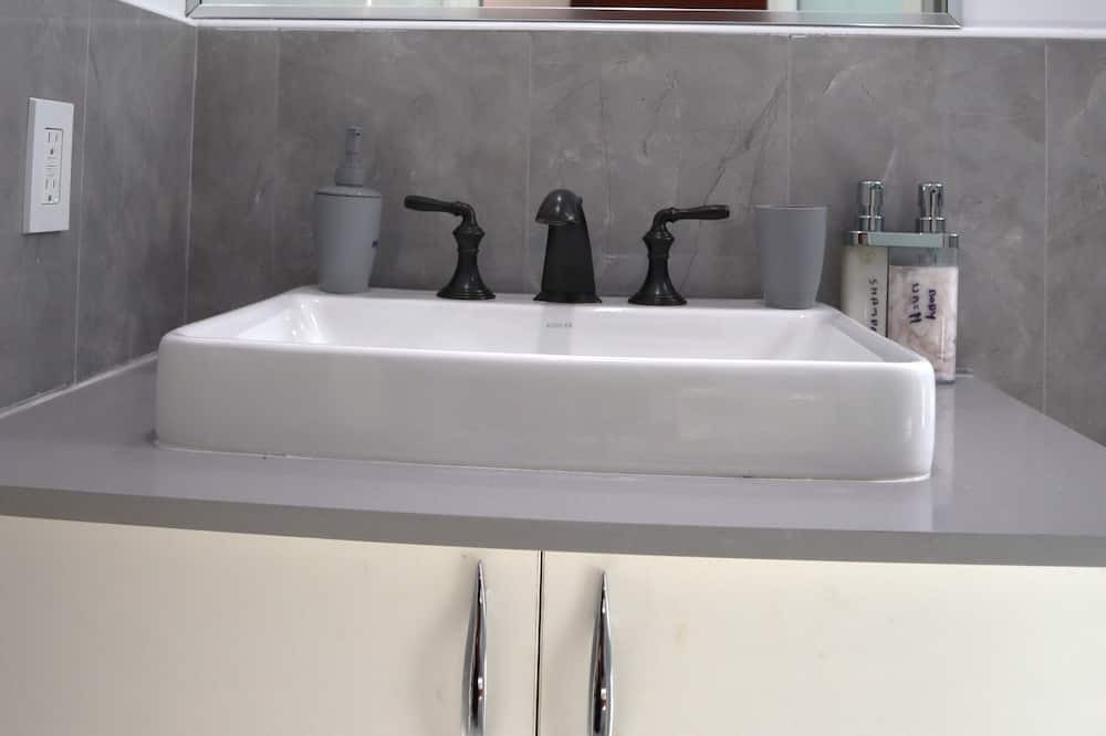 Photo of Bathroom in Leeward Settlement