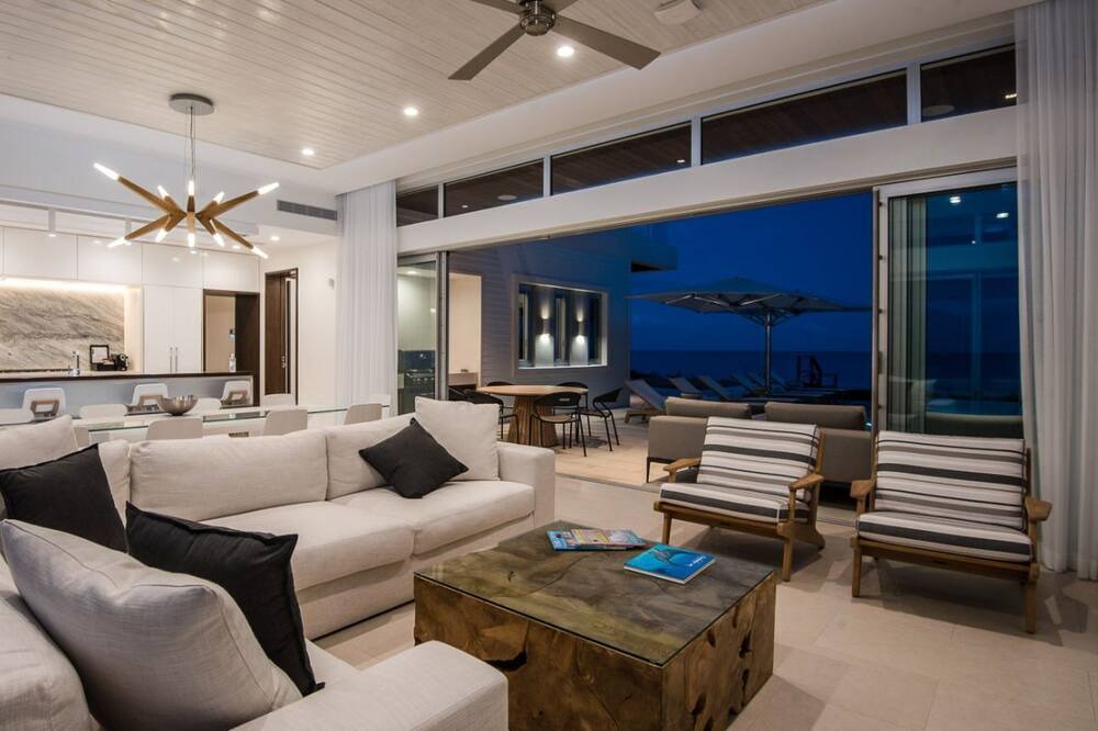Photo of Livingroom in Venetian Road Settlement