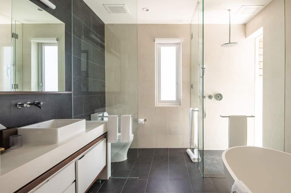 Photo of Bathroom in Venetian Road Settlement