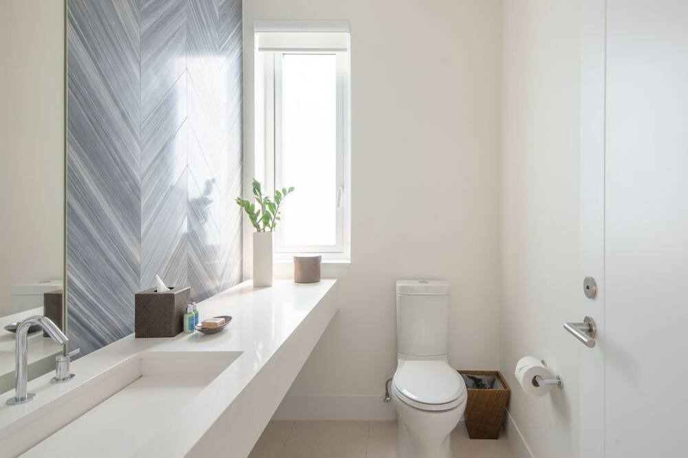 Photo of Bathroom in Venetian Road Settlement