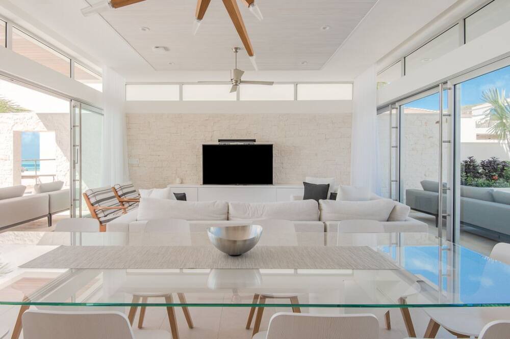 Photo of Livingroom in Venetian Road Settlement