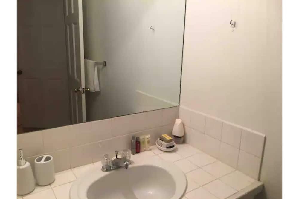 Photo of Bathroom in Middle Caicos
