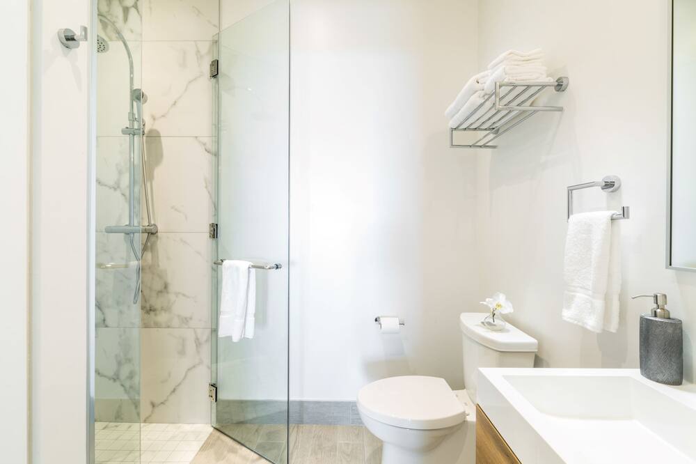 Photo of Bathroom in Long Bay Hills