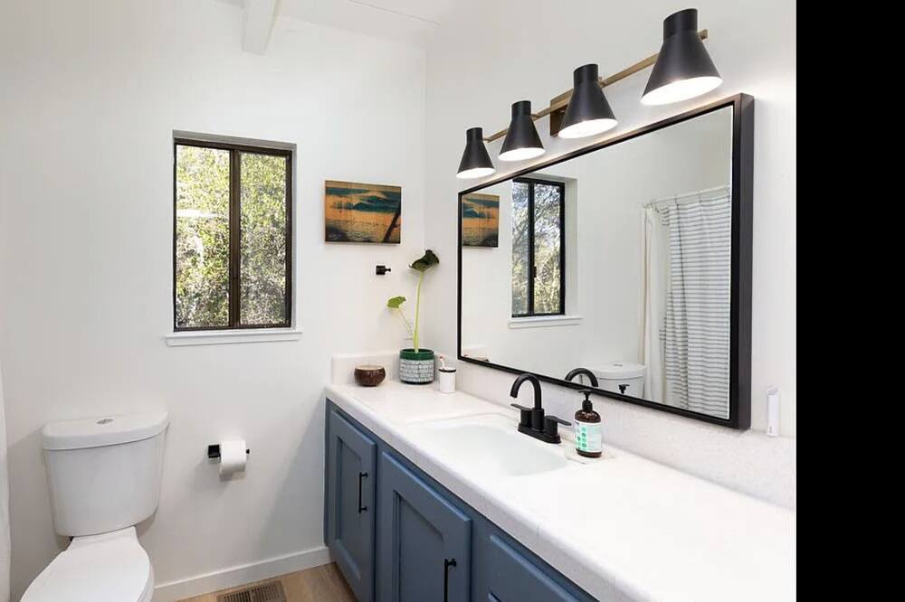 Photo of Bathroom in Day Valley
