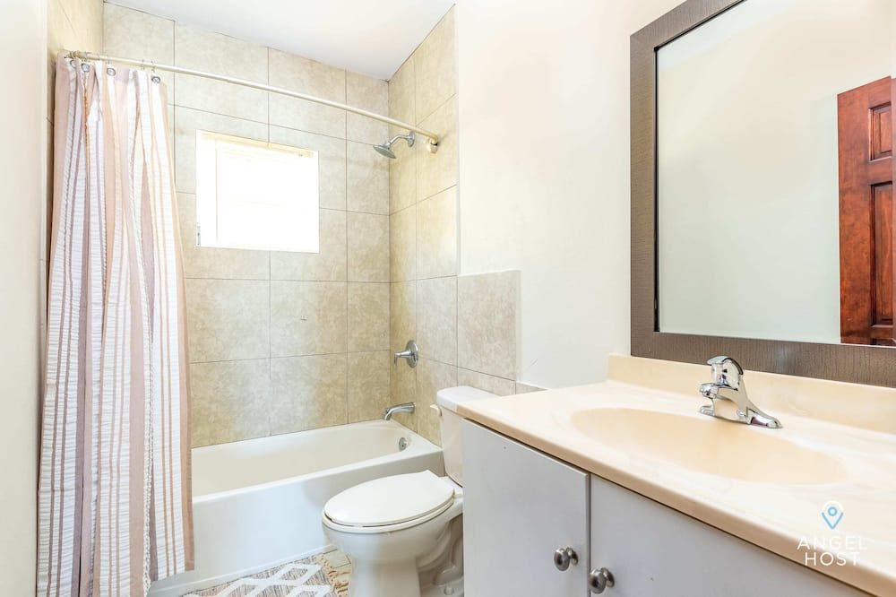 Photo of Bathroom in Venetian Road Settlement