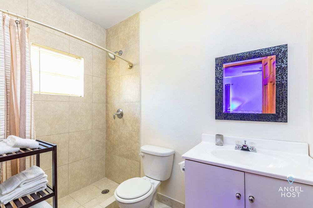 Photo of Bathroom in Venetian Road Settlement