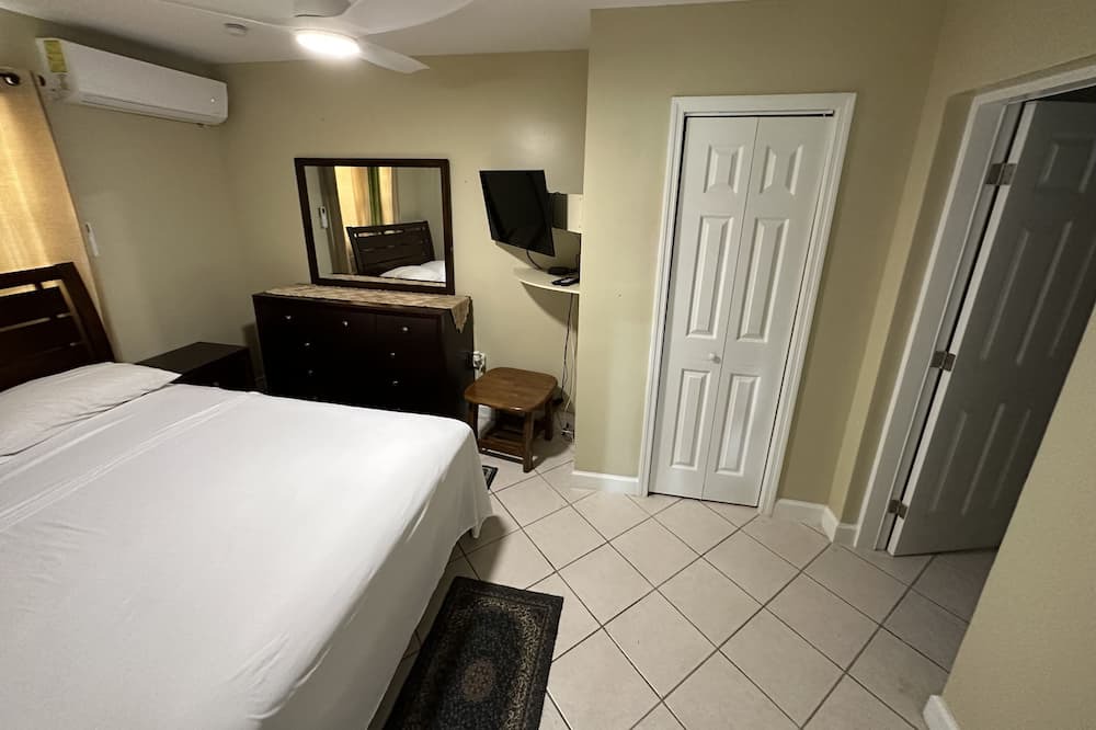 Photo of Bedroom in Leeward Settlement