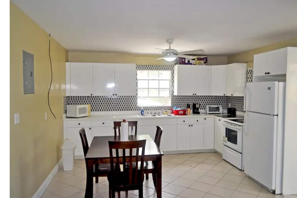 Photo of Kitchen in Leeward Settlement
