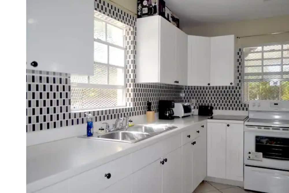 Photo of Kitchen in Leeward Settlement