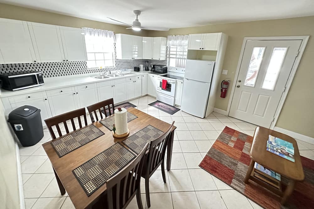 Photo of Kitchen in Leeward Settlement