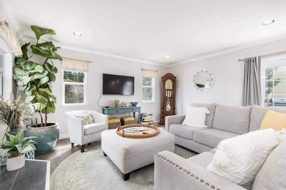 Photo of Livingroom in Beach Hill - Beach Flats