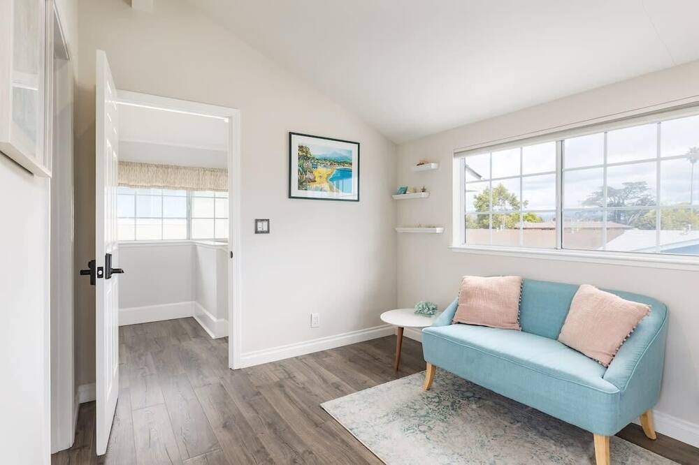 Photo of Livingroom in Beach Hill - Beach Flats