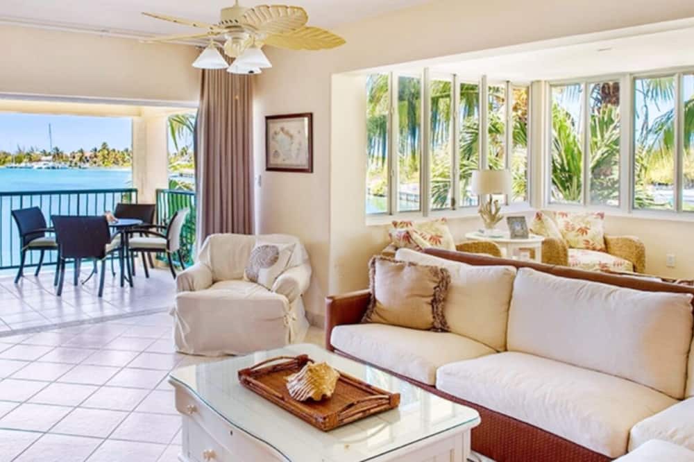 Photo of Livingroom in Middle Caicos
