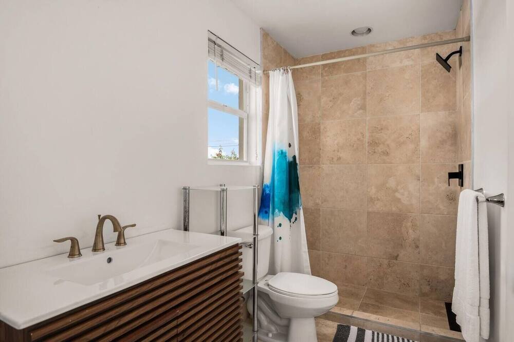 Photo of Bathroom in Venetian Road Settlement