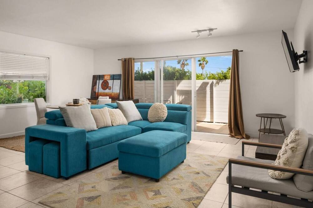 Photo of Livingroom in Venetian Road Settlement