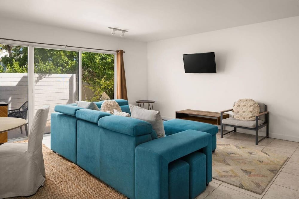 Photo of Livingroom in Venetian Road Settlement