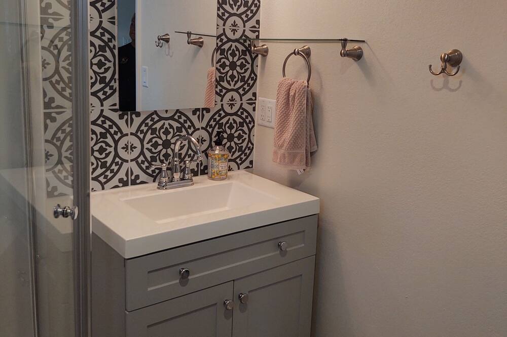 Photo of Bathroom in Amesti