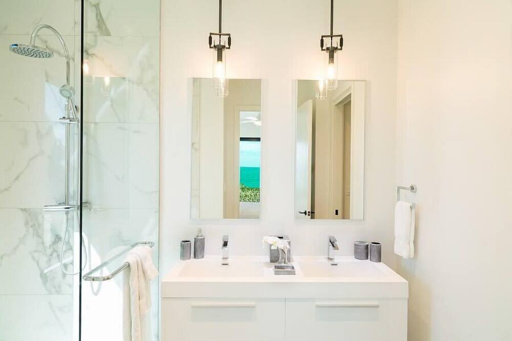 Photo of Bathroom in Long Bay