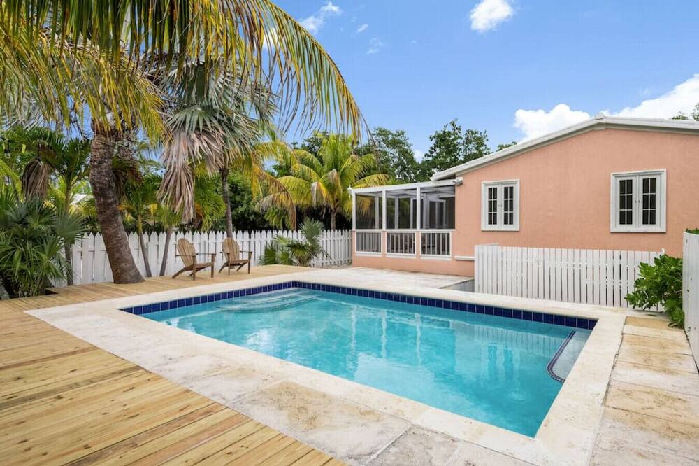 Photo of Outdoor in Leeward Settlement