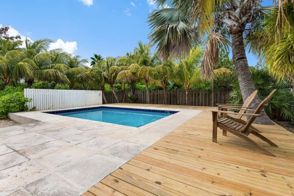 Photo of Outdoor in Leeward Settlement