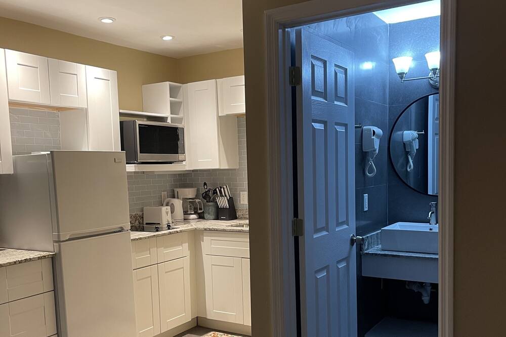 Photo of Kitchen in Leeward Settlement