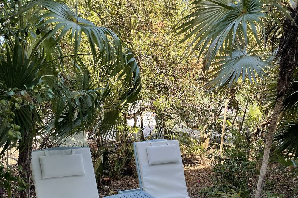 Photo of Patio Balcony in Leeward Settlement