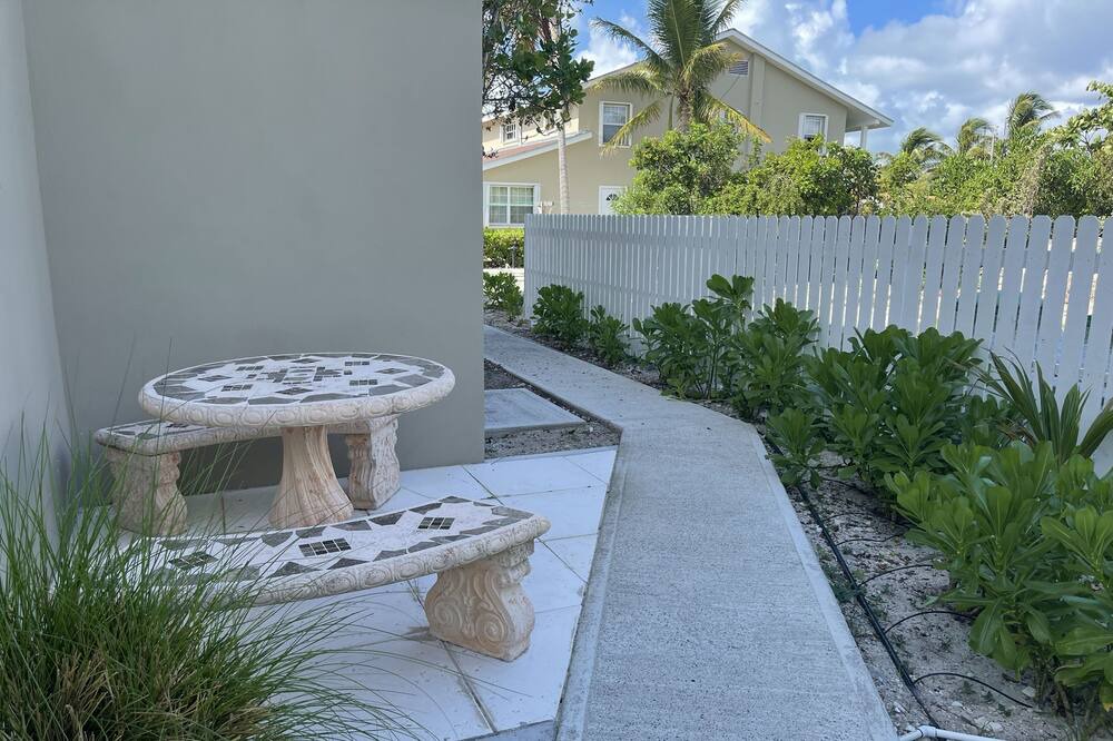 Photo of Patio Balcony in Leeward Settlement
