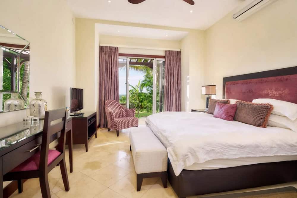 Photo of Bedroom in Mare Anglaise
