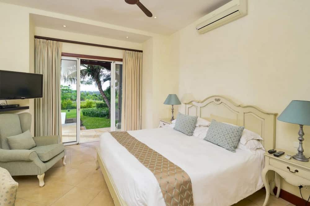 Photo of Bedroom in Mare Anglaise