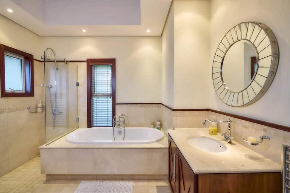 Photo of Bathroom in Mare Anglaise
