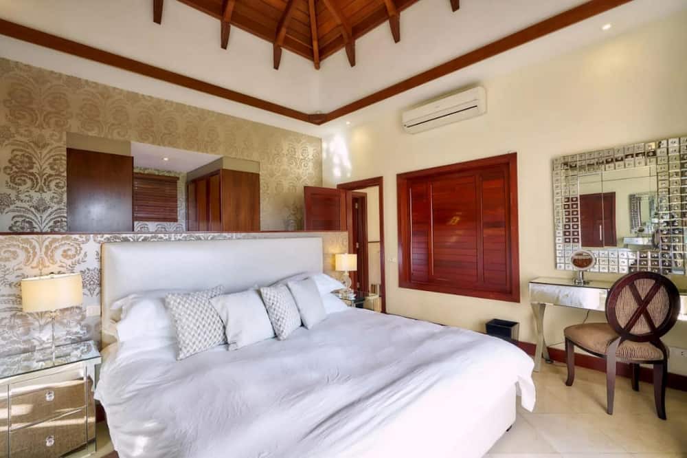 Photo of Bedroom in Mare Anglaise