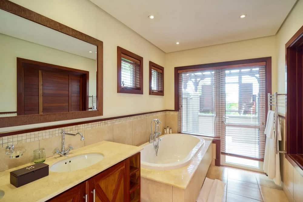 Photo of Bathroom in Mare Anglaise