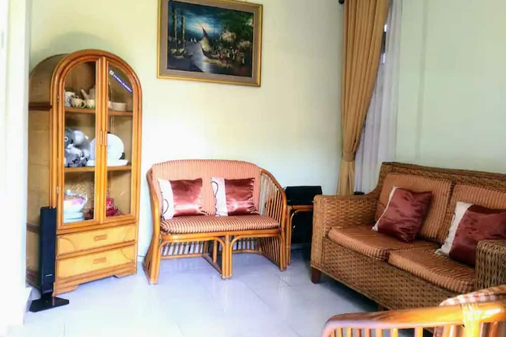 Photo of Livingroom in Mumbul
